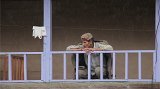 2394_man in dorp